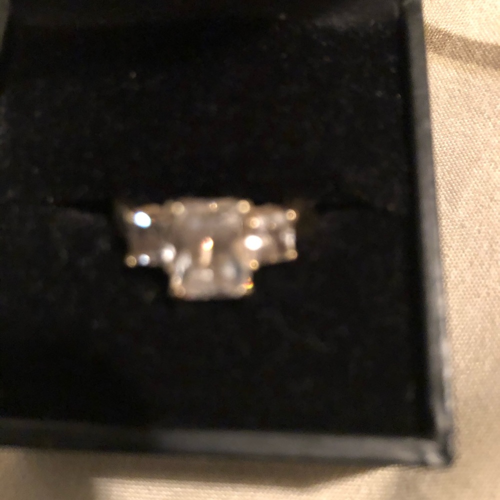 Engagement ring - Picture 2 of 5